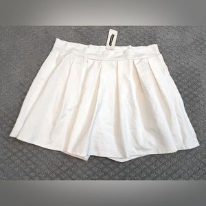 💥🔥Price Drop!! Beautiful White Pleated Skort by Impressions in 3X NWT